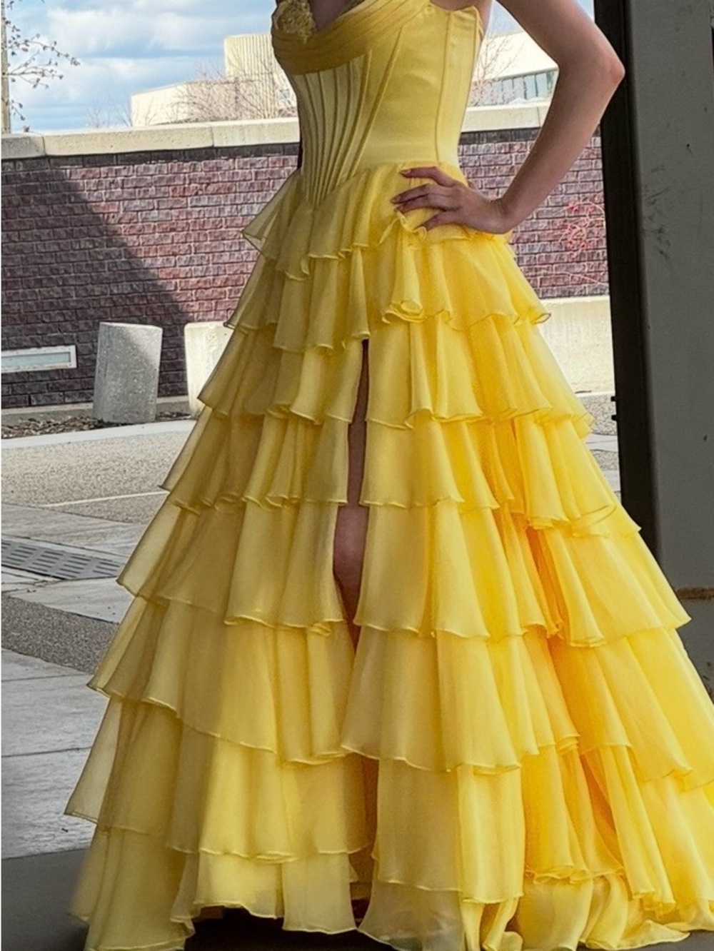 Sherri Hill yellow prom dress
